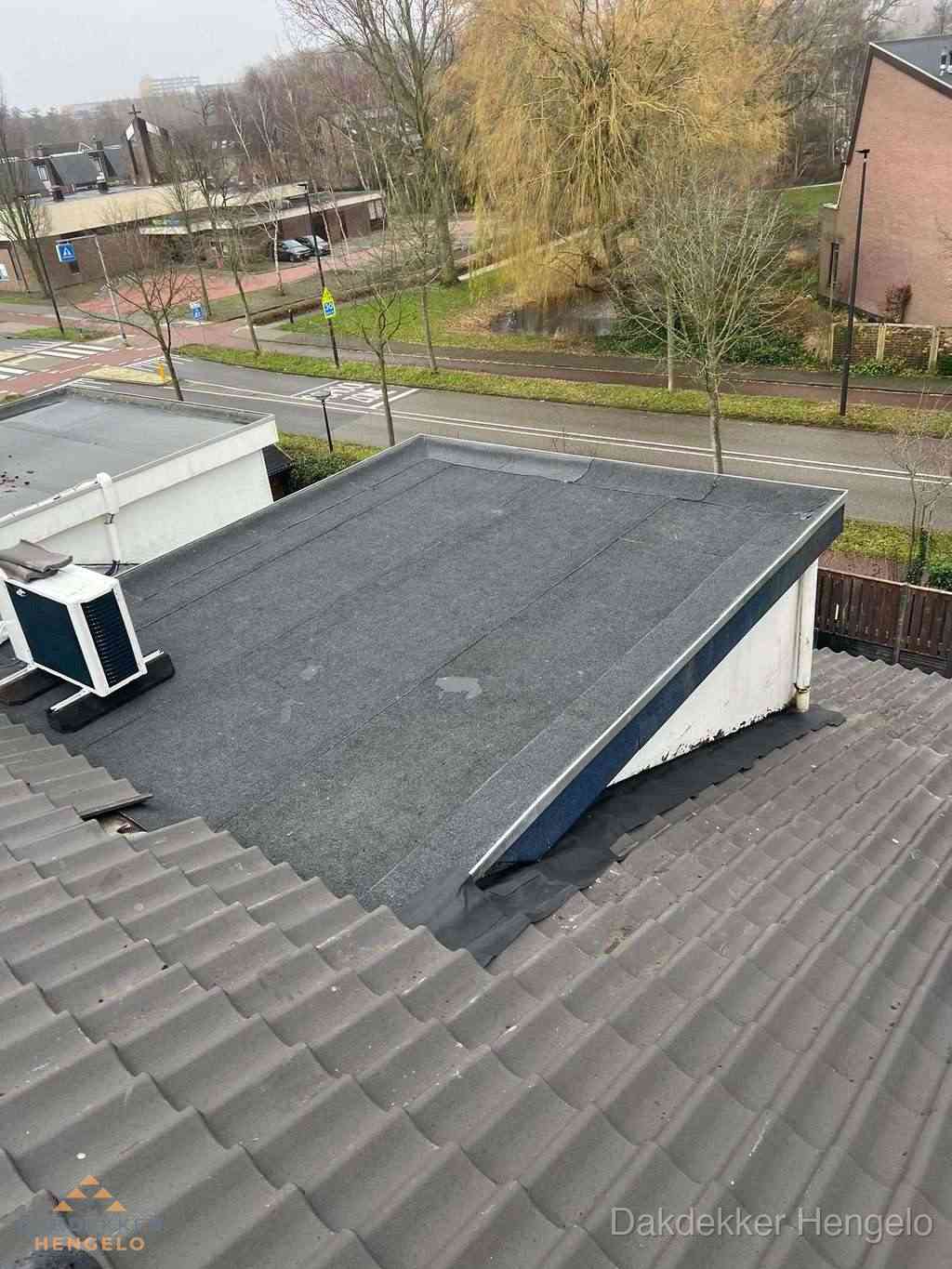 Plat dak met bitumen isolatie en dakbedekking in Hengelo Plat dak met bitumen isolatie en dakbedekking in Hengelo